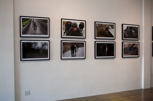 Fotodrucke schaffen Galerie-Atmosphäre